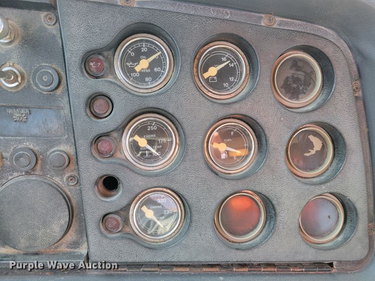 image for item KH9924 1985 Ford 9000  crane truck