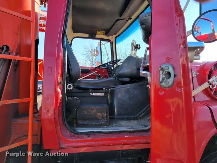 image for item KH9924 1985 Ford 9000  crane truck