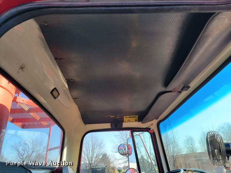 image for item KH9924 1985 Ford 9000  crane truck