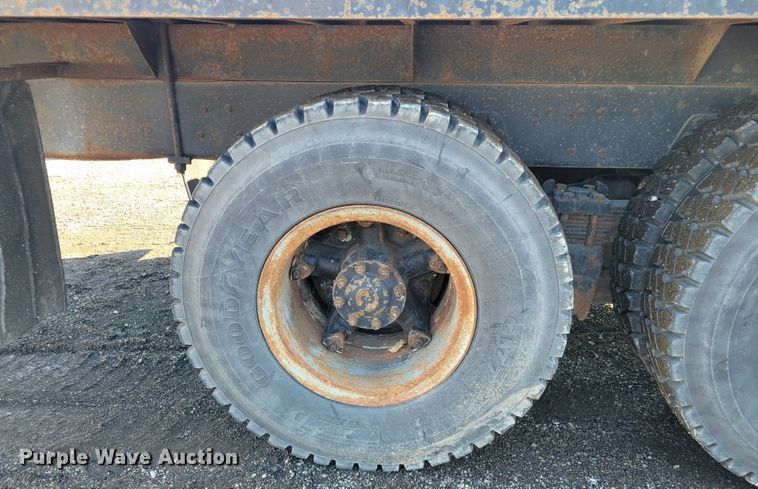 image for item KH9924 1985 Ford 9000  crane truck