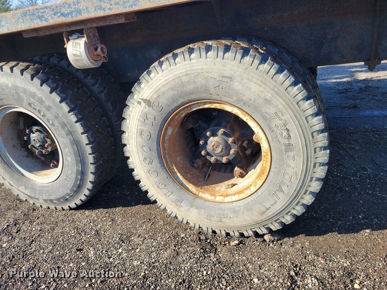 image for item KH9924 1985 Ford 9000  crane truck