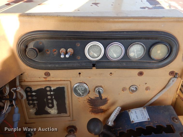 image for item KQ9601 1988 Caterpillar 613C  elevating scraper