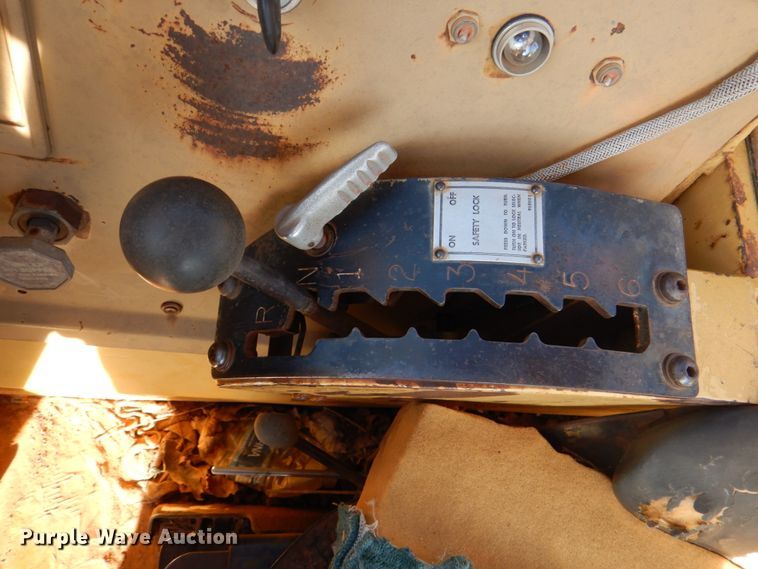 image for item KQ9601 1988 Caterpillar 613C  elevating scraper