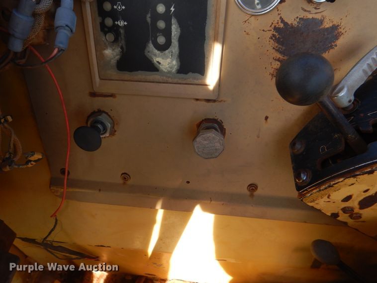 image for item KQ9601 1988 Caterpillar 613C  elevating scraper