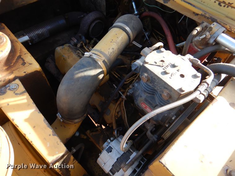 image for item KQ9601 1988 Caterpillar 613C  elevating scraper