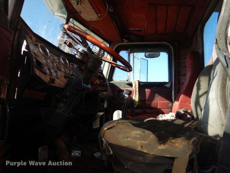 image for item KQ9603 1991 Peterbilt 377  dump truck