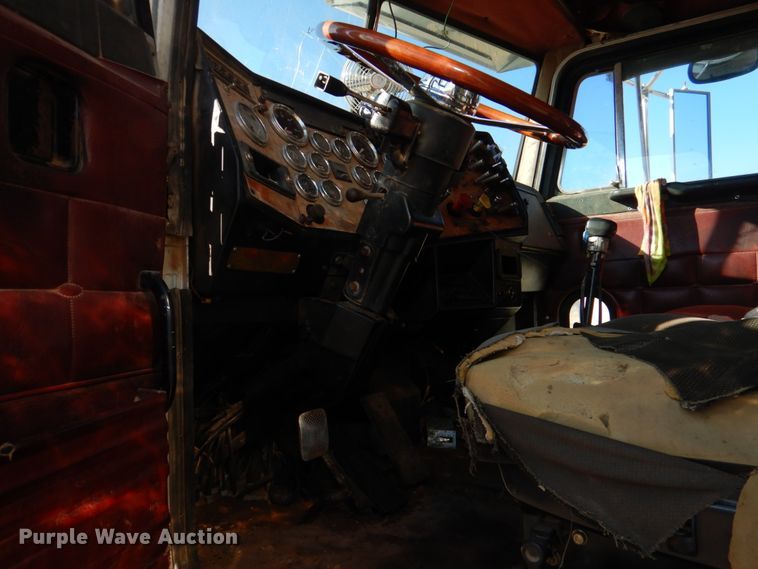 image for item KQ9603 1991 Peterbilt 377  dump truck