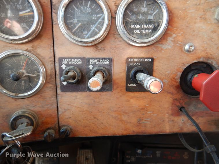 image for item KQ9603 1991 Peterbilt 377  dump truck