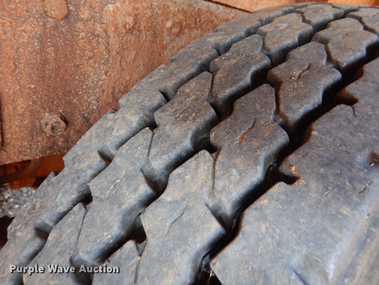 image for item KQ9603 1991 Peterbilt 377  dump truck