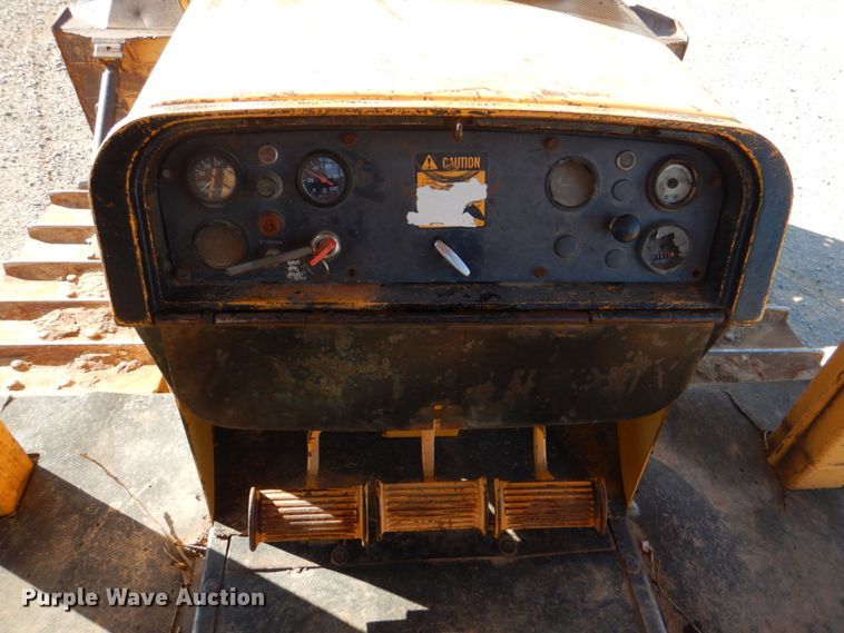 image for item KQ9606 1994 John Deere 850B  dozer