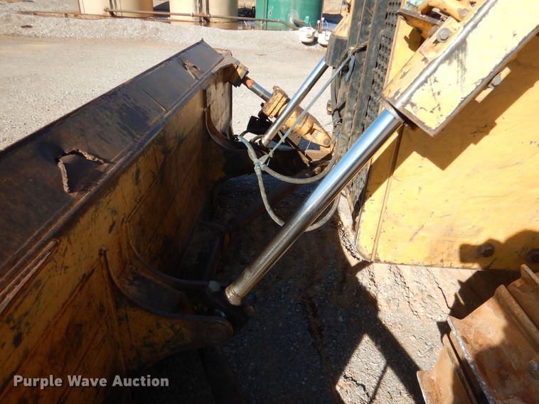 image for item KQ9606 1994 John Deere 850B  dozer