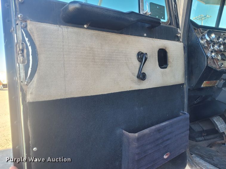 image for item DM1004 1992 Peterbilt 379  dump truck