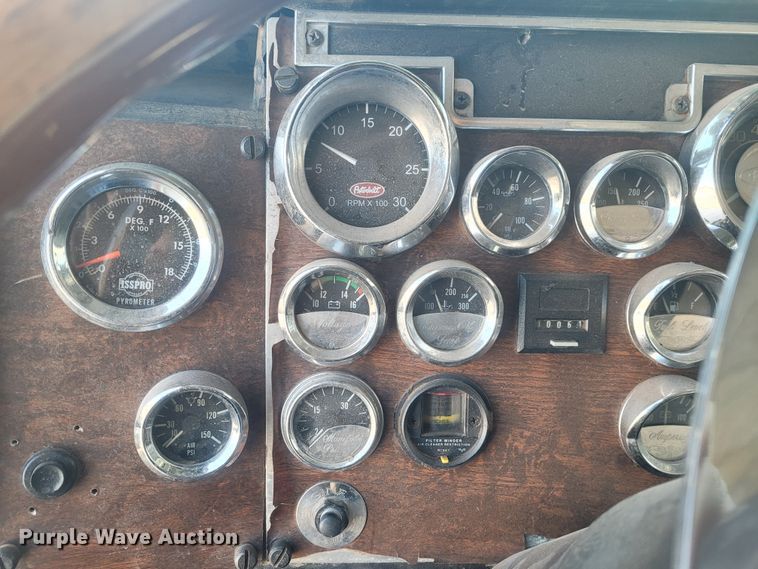 image for item DM1004 1992 Peterbilt 379  dump truck