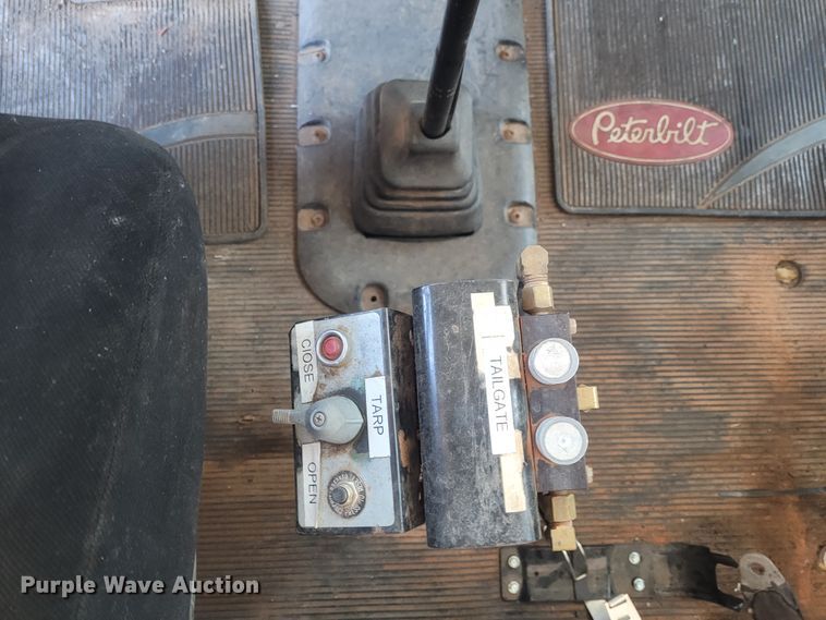 image for item DM1004 1992 Peterbilt 379  dump truck