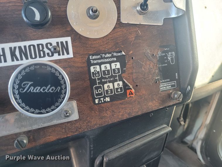 image for item DM1004 1992 Peterbilt 379  dump truck