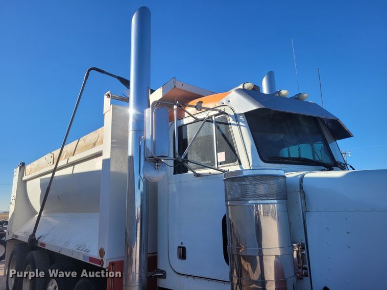 image for item DM1004 1992 Peterbilt 379  dump truck