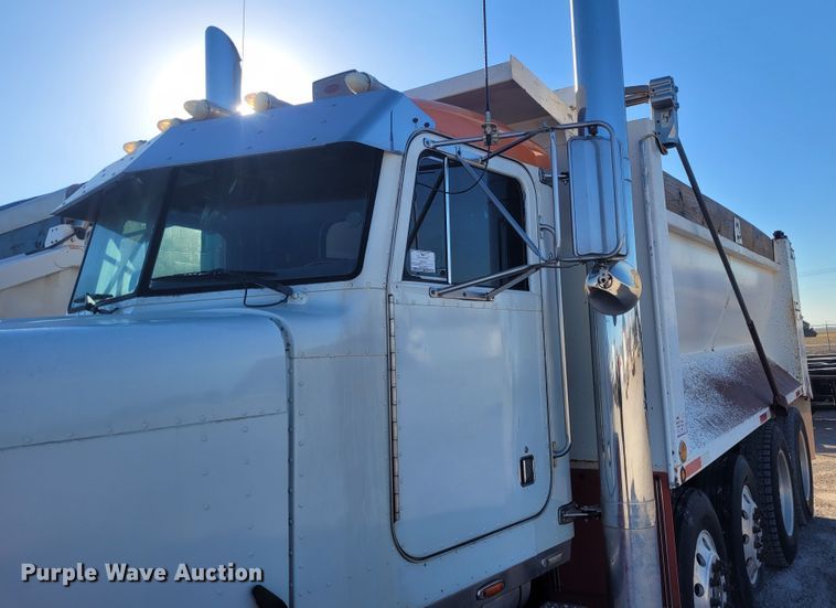 image for item DM1004 1992 Peterbilt 379  dump truck