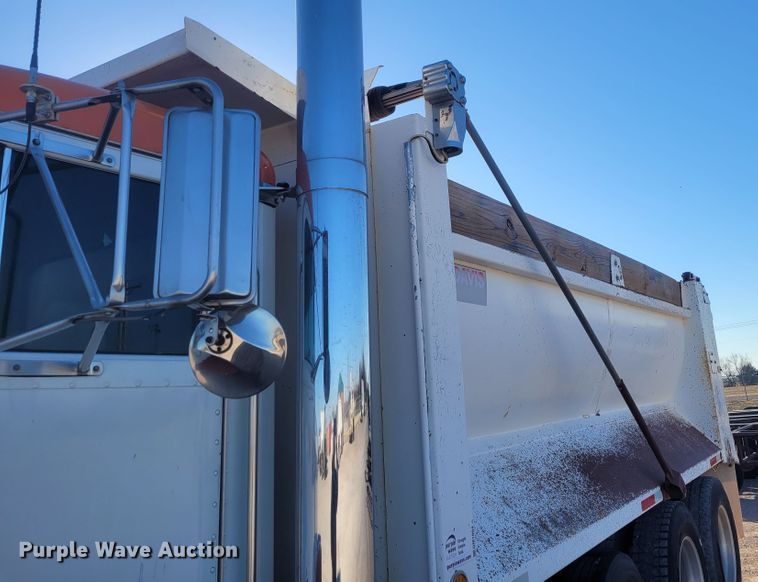 image for item DM1004 1992 Peterbilt 379  dump truck