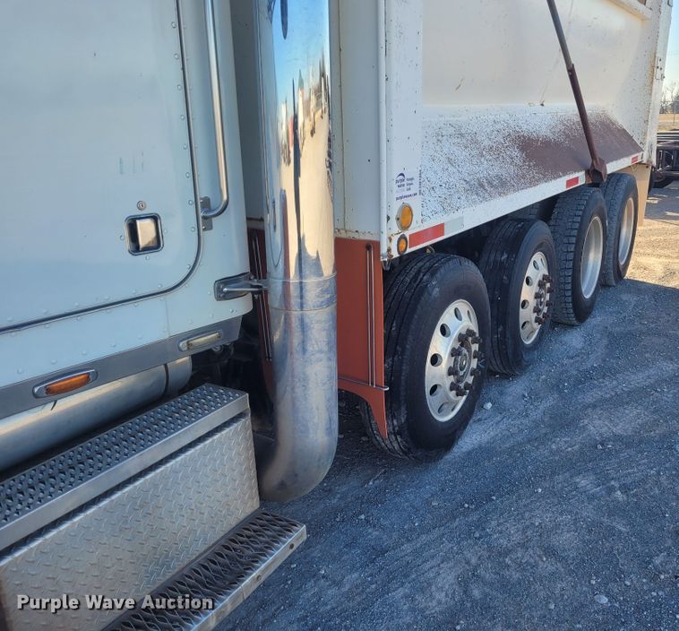 image for item DM1004 1992 Peterbilt 379  dump truck