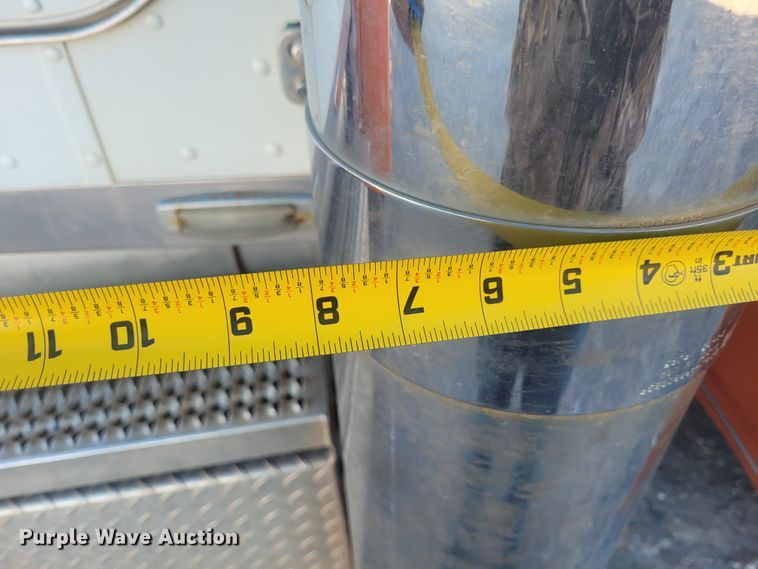 image for item DM1004 1992 Peterbilt 379  dump truck