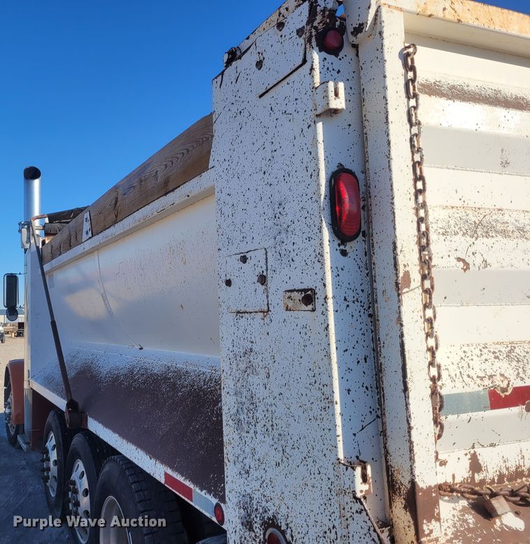 image for item DM1004 1992 Peterbilt 379  dump truck