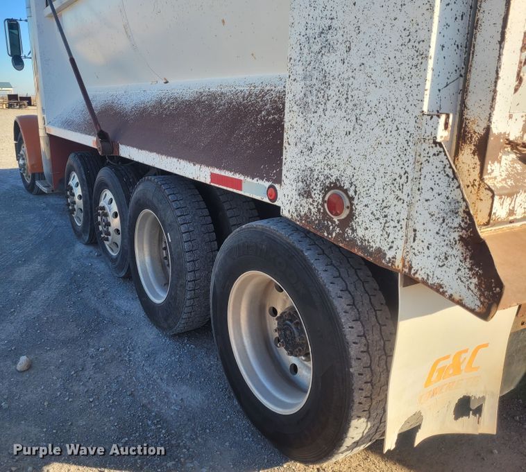 image for item DM1004 1992 Peterbilt 379  dump truck