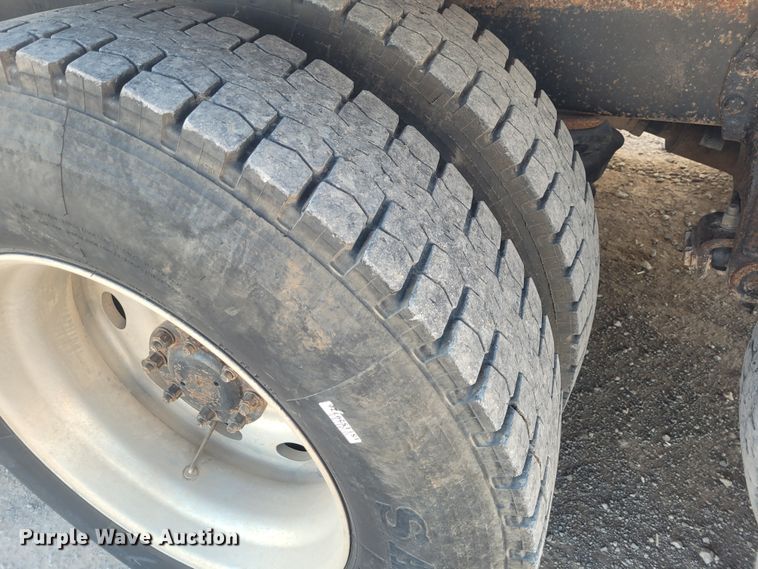 image for item DM1004 1992 Peterbilt 379  dump truck