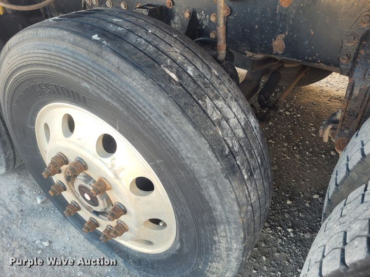 image for item DM1004 1992 Peterbilt 379  dump truck