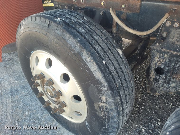 image for item DM1004 1992 Peterbilt 379  dump truck