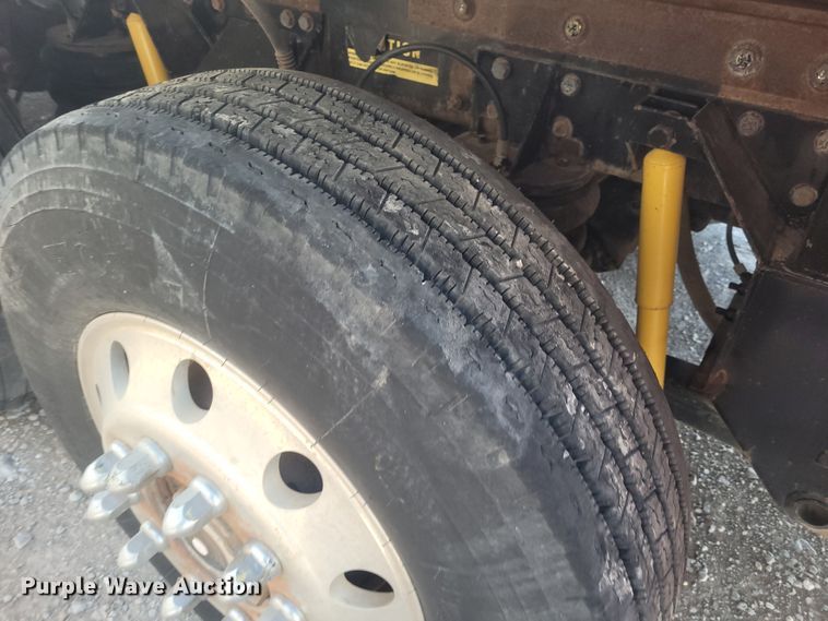 image for item DM1004 1992 Peterbilt 379  dump truck