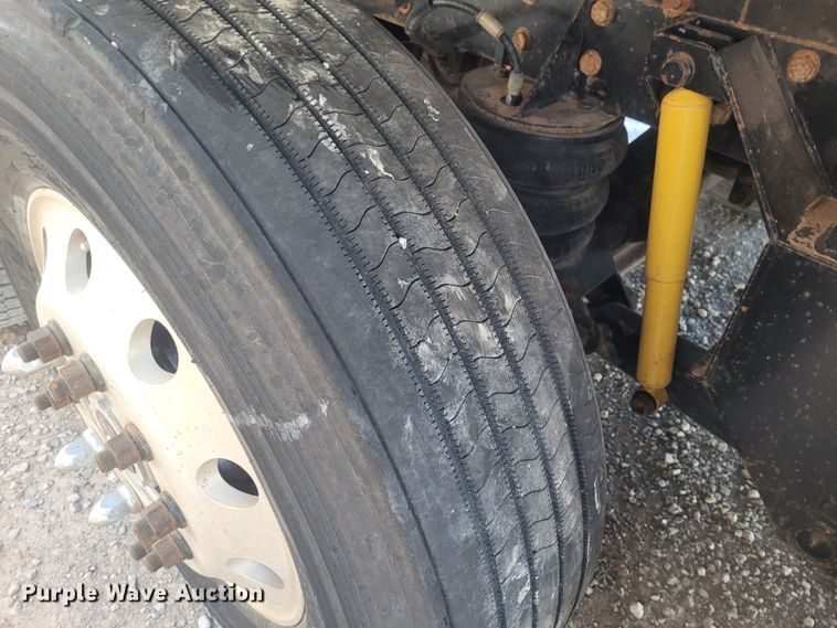 image for item DM1004 1992 Peterbilt 379  dump truck