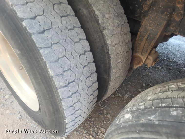 image for item DM1004 1992 Peterbilt 379  dump truck