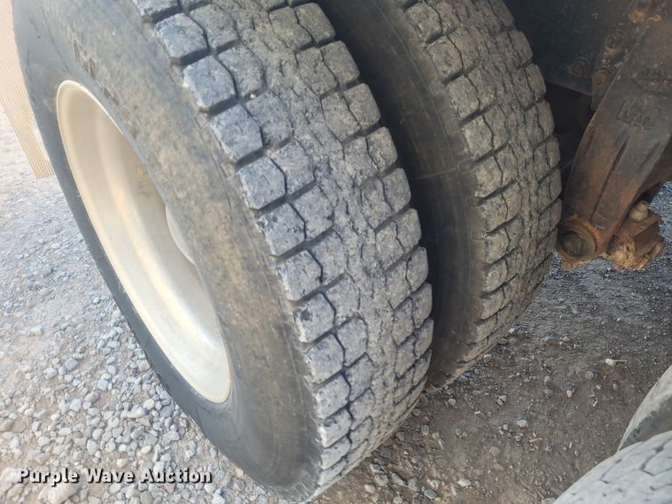 image for item DM1004 1992 Peterbilt 379  dump truck