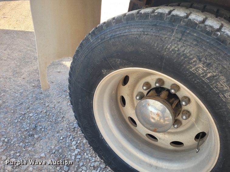 image for item DM1004 1992 Peterbilt 379  dump truck