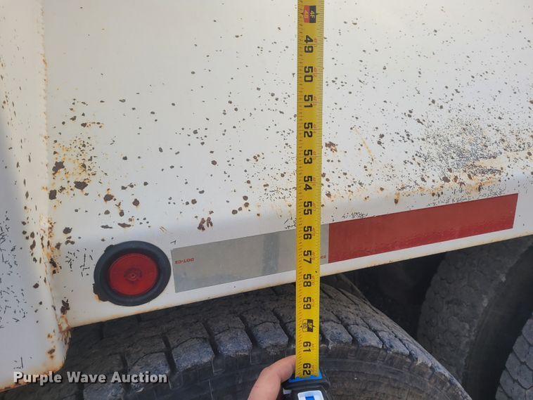 image for item DM1004 1992 Peterbilt 379  dump truck