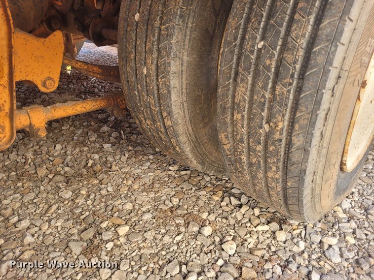 image for item DM1006 2008 Kaufman R25T  drop deck trailer