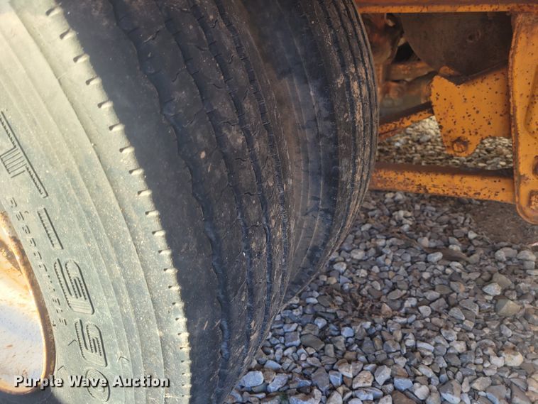 image for item DM1006 2008 Kaufman R25T  drop deck trailer