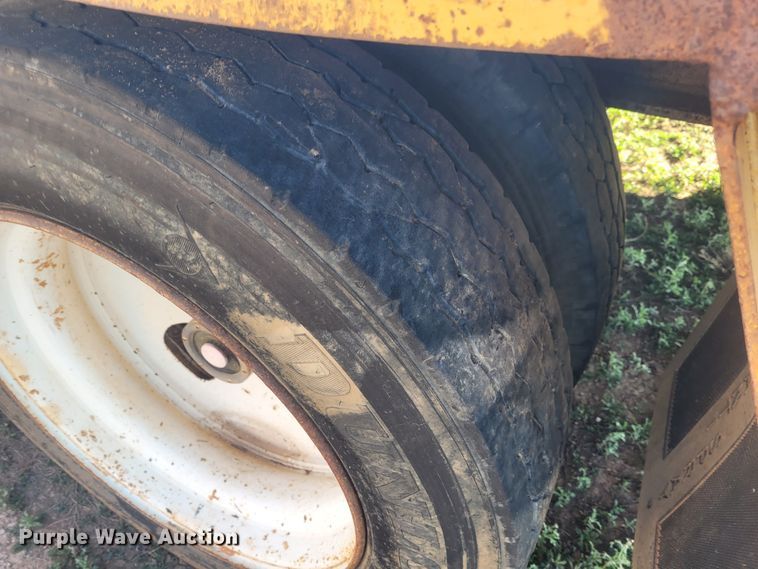 image for item DM1007 1997 Atoka 22-FLLE-50-3  drop deck trailer