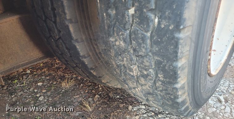 image for item DM1007 1997 Atoka 22-FLLE-50-3  drop deck trailer