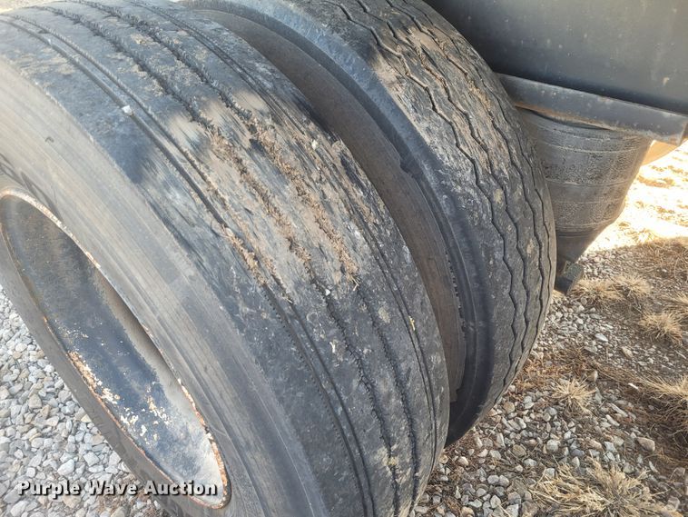 image for item DM1008 1992 Freuhauf Float  flatbed trailer