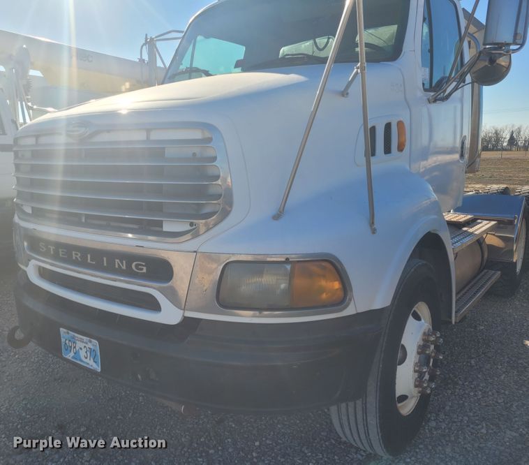 image for item DM1009 2002 Sterling AT9500  semi truck