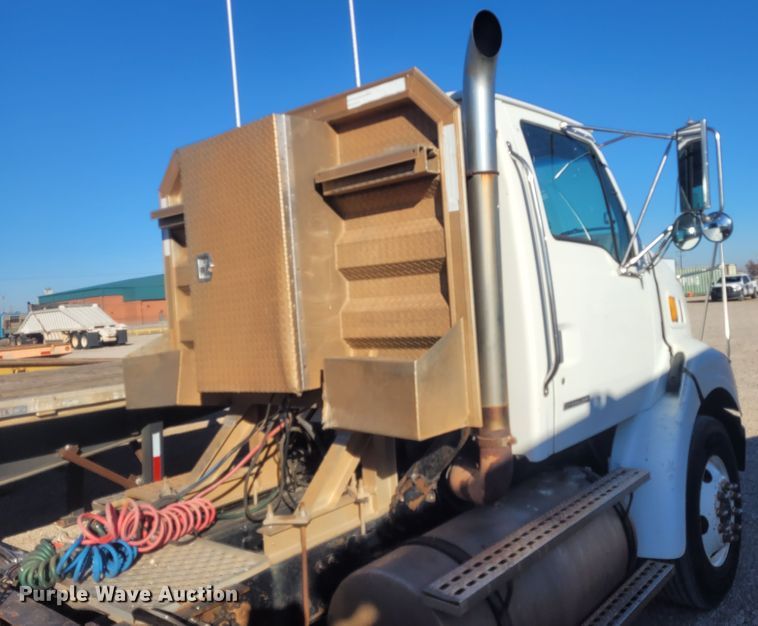 image for item DM1009 2002 Sterling AT9500  semi truck