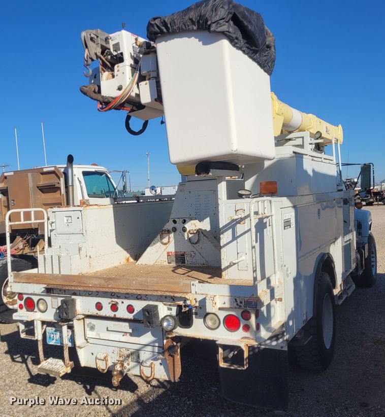 image for item DM1010 2002 Chevrolet C8500  bucket truck