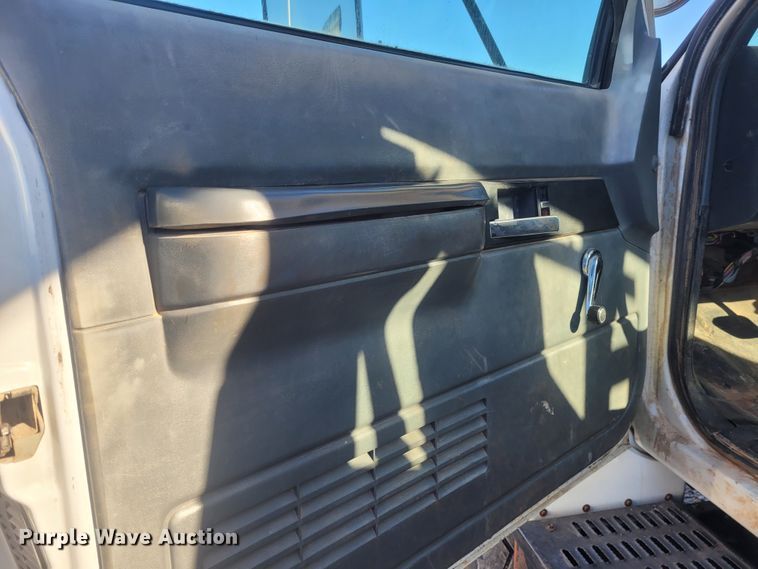 image for item DM1010 2002 Chevrolet C8500  bucket truck