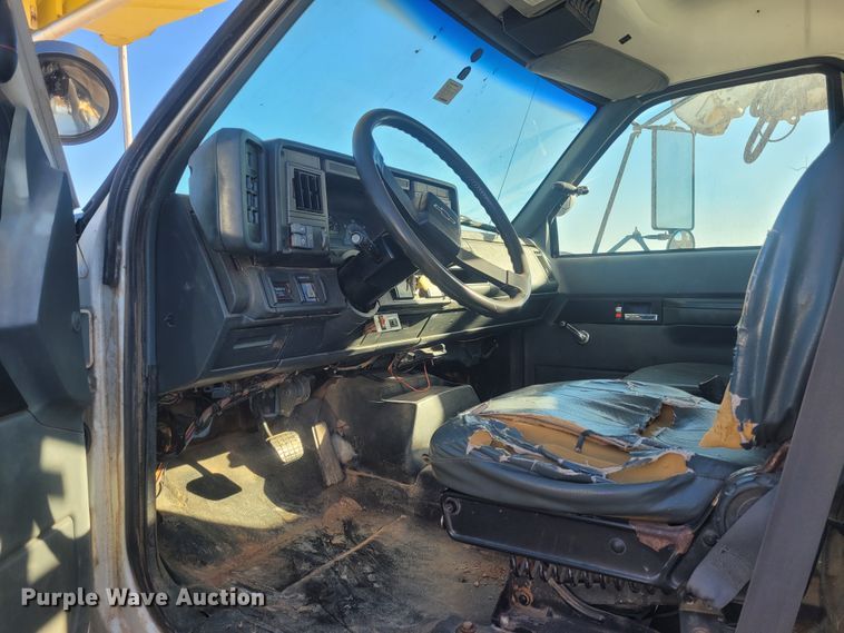 image for item DM1010 2002 Chevrolet C8500  bucket truck