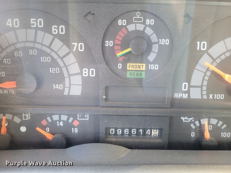 image for item DM1010 2002 Chevrolet C8500  bucket truck