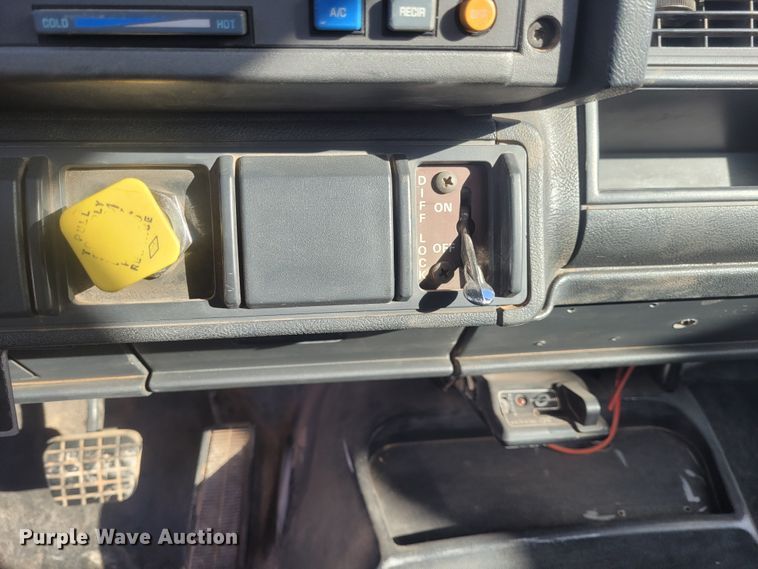 image for item DM1010 2002 Chevrolet C8500  bucket truck