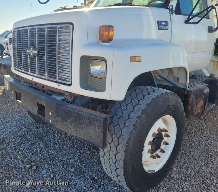 image for item DM1010 2002 Chevrolet C8500  bucket truck