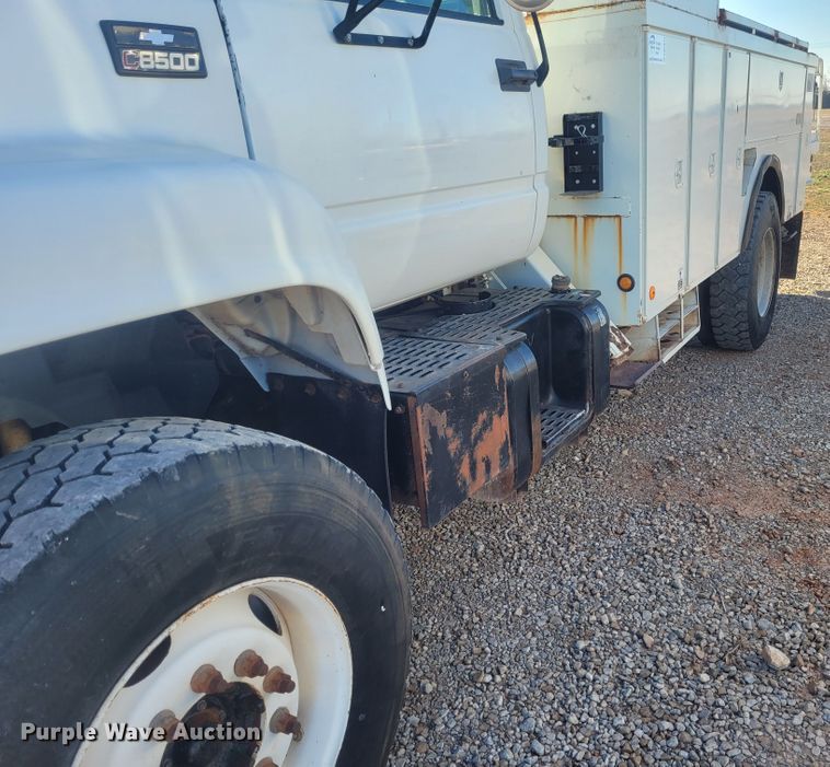 image for item DM1010 2002 Chevrolet C8500  bucket truck