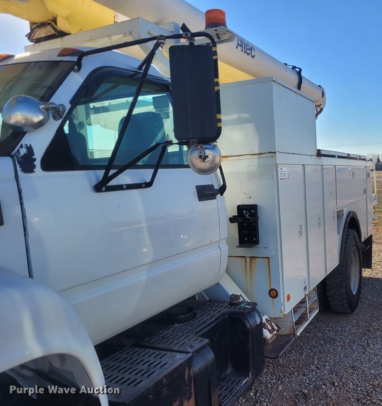 image for item DM1010 2002 Chevrolet C8500  bucket truck